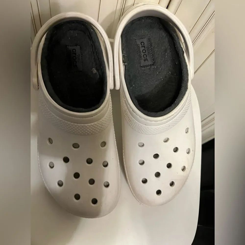 Crocs Unisex-Adult Classic Lined Clog, White/Grey, Mens 11 US Dual Comfort